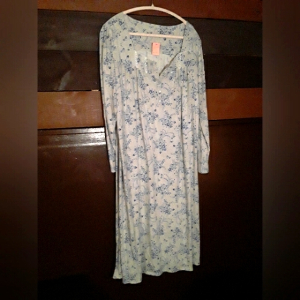 Croft &Barrow Large Blue Floral & Butterfly Long Sleeve Nightgown